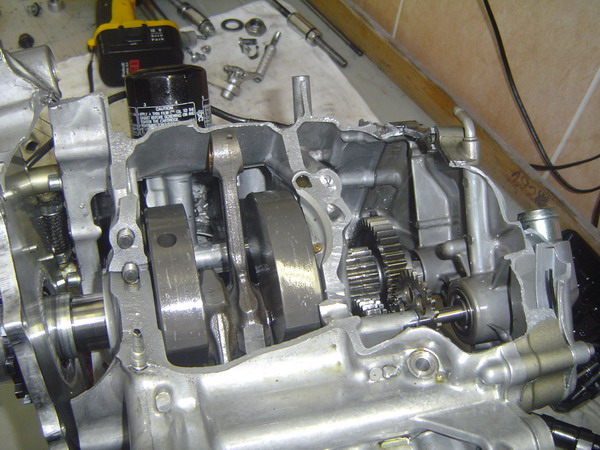 exploded view of a Honda engine